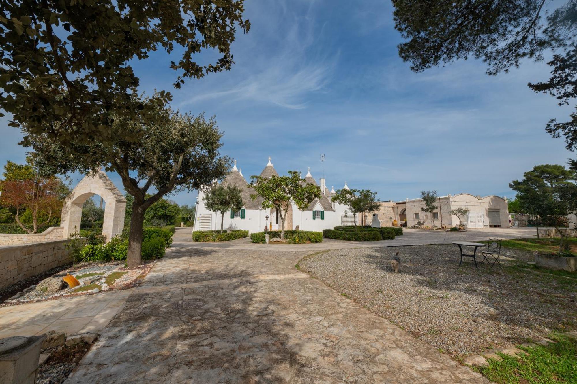 Trullo Degli Anelli In Masseria Cisternino Εξωτερικό φωτογραφία
