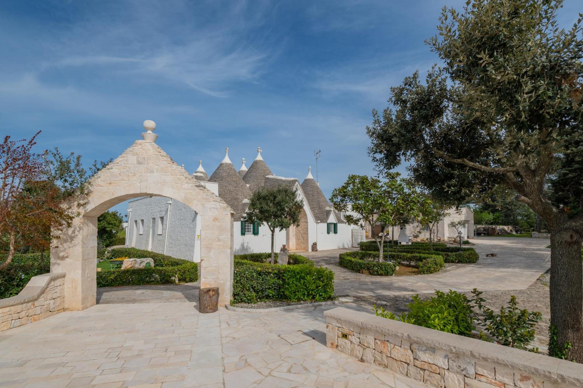 Trullo Degli Anelli In Masseria Cisternino Εξωτερικό φωτογραφία